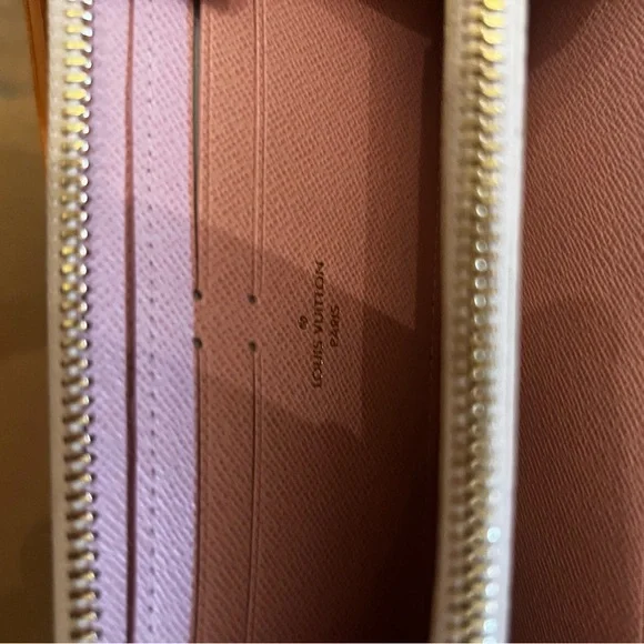 Louis Vuitton Clemence  Wallet in Damier Azur Rose Ballerine on the inside. EUC - Picture 10 of 12